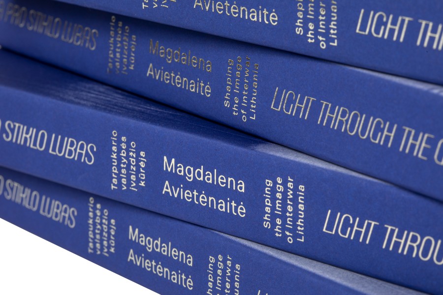 Šviesa pro stiklo lubas. Magdalena Avietėnaitė (1892–1984) – tarpukario valstybės įvaizdžio kūrėja