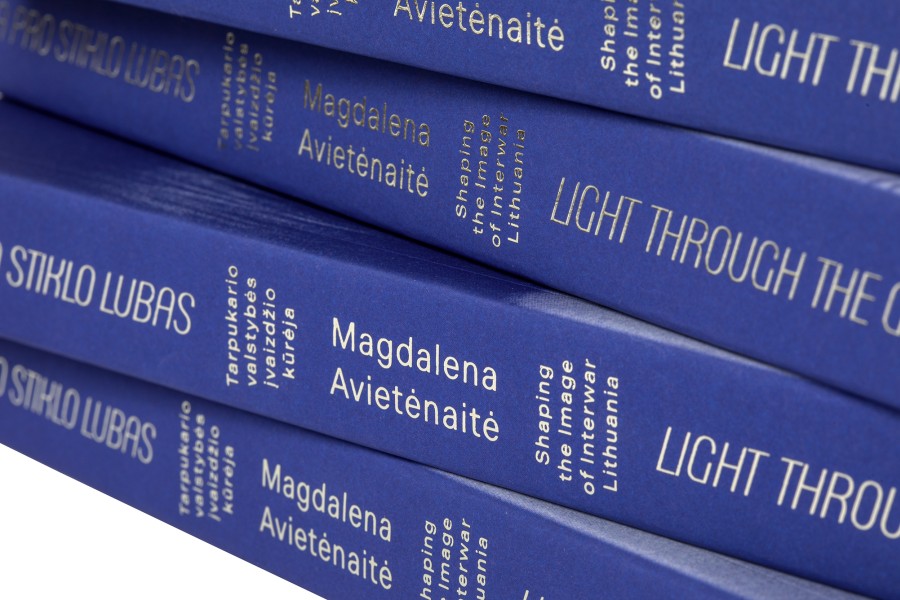 Šviesa pro stiklo lubas. Magdalena Avietėnaitė (1892–1984) – tarpukario valstybės įvaizdžio kūrėja